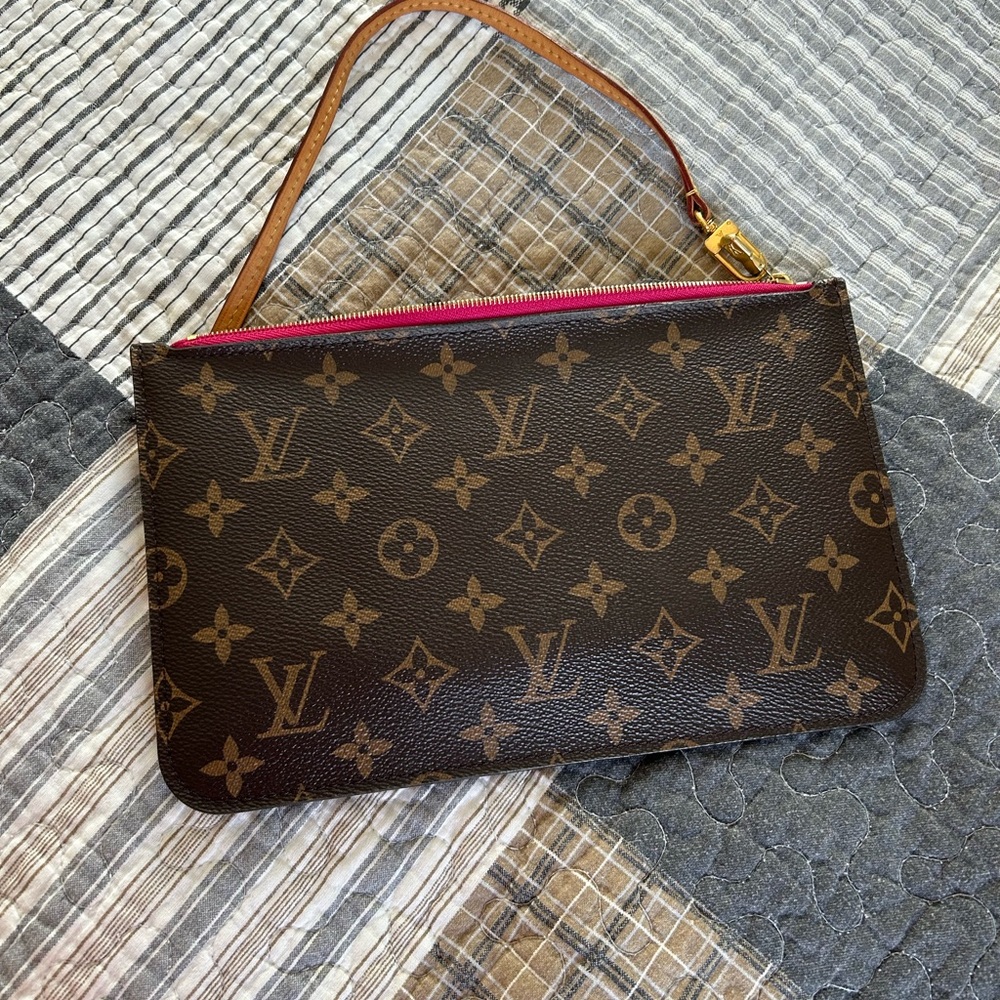 Louis Vuitton Monogram Clutch with Pink Accent - Picture 2 of 5